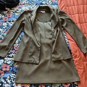 Breaking loose woman’s suit